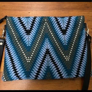 Huipil clutch
